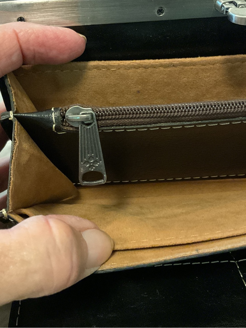 Patricia Nash tooled leather wallet - Picture 9 of 10